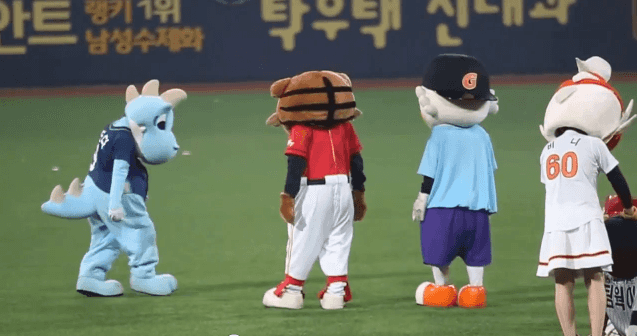 Video: Got the Moves? Baseball Mascots Have a Dance Off Mid-Match Video: Got the Moves? Baseball Mascots Have a Dance Off Mid-Match