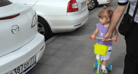 Video: Very Cute 2 Year Old Russian Girl is an Expert in Car Names Video: Very Cute 2 Year Old Russian Girl is an Expert in Car Names