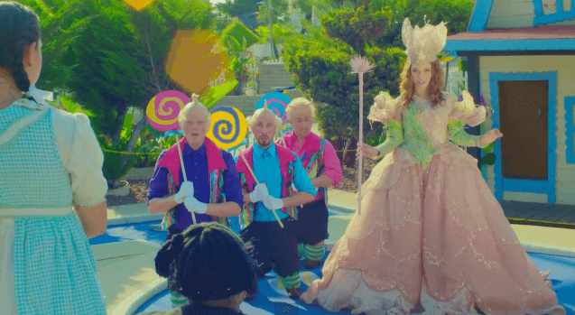 Video: Talented A Capella Group Create a Modern Day Wizard of Oz Music Medley Video: Talented A Capella Group Create a Modern Day Wizard of Oz Music Medley