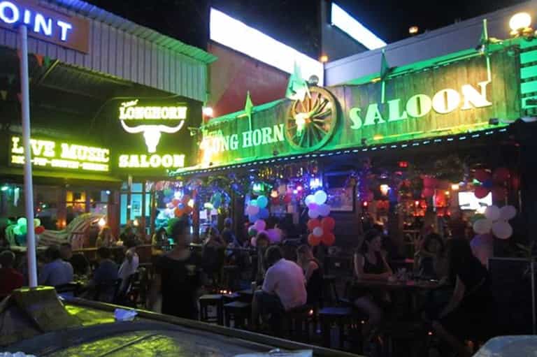 American Tourist Killed by Karaoke Band for Refusing to Stop Singing in Bar American Tourist Killed by Karaoke Band for Refusing to Stop Singing in Bar
