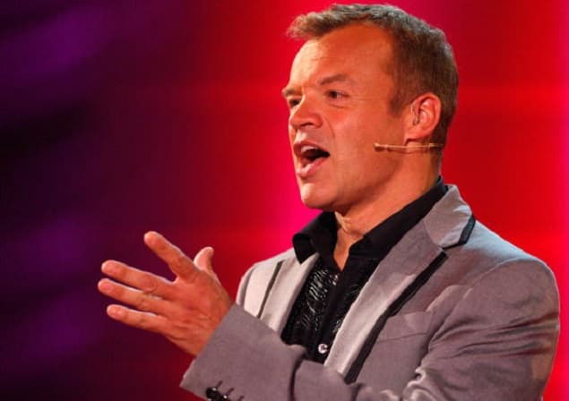 Graham Norton To Write Memoir on Past Loves and ‘Celebrity Actress Farts’ Graham Norton To Write Memoir on Past Loves and ‘Celebrity Actress Farts’
