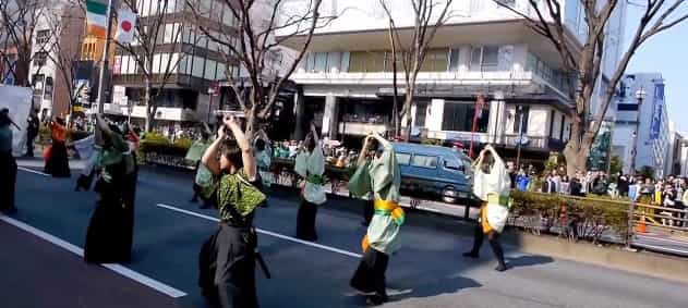 VIDEO: Irishman With a Hurley Makes Hilarious Appearance at Tokyo’s St Patrick’s Day Parade VIDEO: Irishman With a Hurley Makes Hilarious Appearance at Tokyo’s St Patrick’s Day Parade