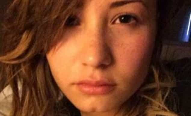 PICTURE: Singer Shares Make-Up Free Selfie PICTURE: Singer Shares Make-Up Free Selfie