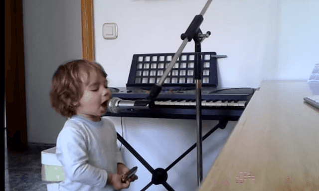 VIDEO: This Toddler Singing The Blues Is The Cutest Thing Ever VIDEO: This Toddler Singing The Blues Is The Cutest Thing Ever