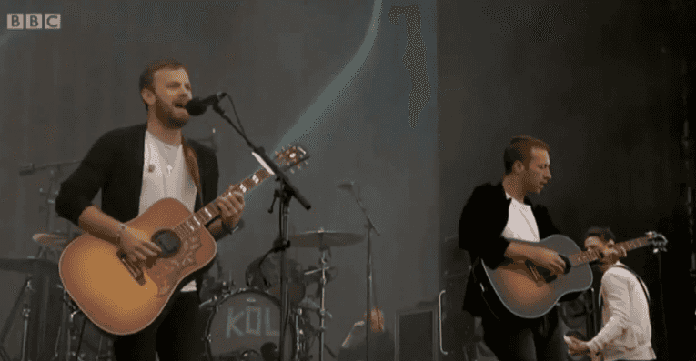 VIDEO: Huge ‘Fans’ Of Each Other… Chris Martin Joins Kings Of Leon Onstage For Impromptu Performance VIDEO: Huge ‘Fans’ Of Each Other… Chris Martin Joins Kings Of Leon Onstage For Impromptu Performance
