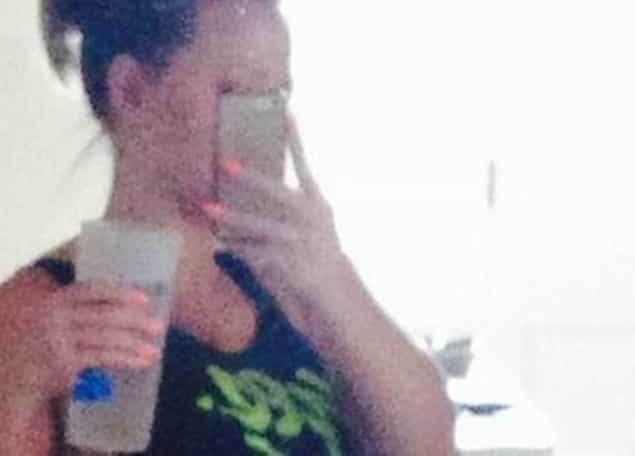 PICTURE: Singer Shares Snap Of Baby Bump On Twitter PICTURE: Singer Shares Snap Of Baby Bump On Twitter