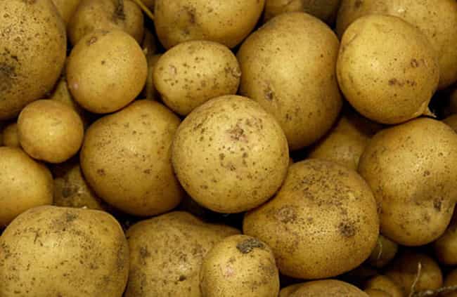 VIDEO: Mind Blown! Watch This Man Peel 1Kg Of Potatoes In 60 Seconds VIDEO: Mind Blown! Watch This Man Peel 1Kg Of Potatoes In 60 Seconds