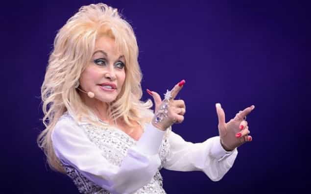 ‘She Sings Live’ – Dolly Parton’s Rep Slams Rumours That She Mimed During Epic Glastonbury Performance ‘She Sings Live’ – Dolly Parton’s Rep Slams Rumours That She Mimed During Epic Glastonbury Performance