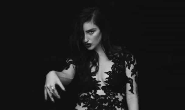 WATCH: The Phenomenal Banks Releases Brand New Video For ‘Beggin For Thread’ WATCH: The Phenomenal Banks Releases Brand New Video For ‘Beggin For Thread’