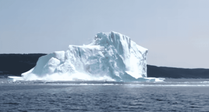 Terrifying: Watch The Moment An Iceberg Collapses And Causes Waves Of Panic Terrifying: Watch The Moment An Iceberg Collapses And Causes Waves Of Panic