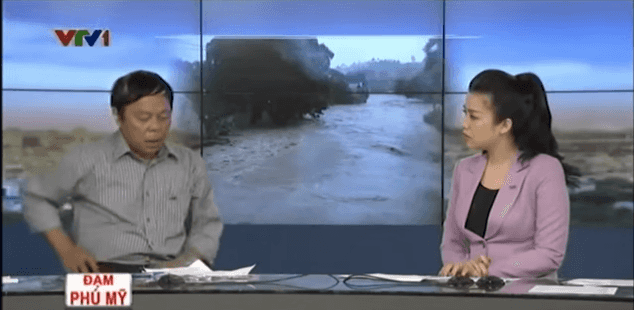SMOOTH! Watch What A Guest Does When His Phone Begins To Ring During A News Broadcast SMOOTH! Watch What A Guest Does When His Phone Begins To Ring During A News Broadcast