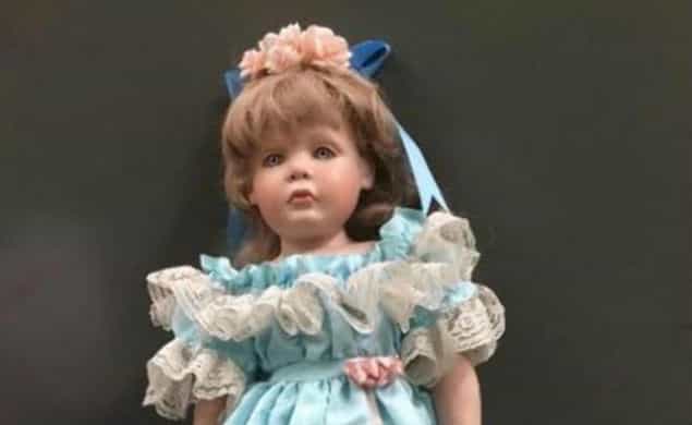 Like A Scene From Chucky: Californian Homeowners Are Finding Porcelain Dolls Left On Their Doorsteps Like A Scene From Chucky: Californian Homeowners Are Finding Porcelain Dolls Left On Their Doorsteps