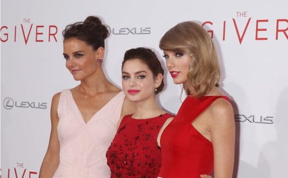Her Look Of The Day – Taylor Swift In Monique Lhuillier For The Giver Premiere Her Look Of The Day – Taylor Swift In Monique Lhuillier For The Giver Premiere