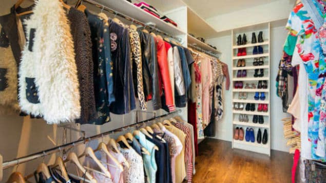 Step Inside Carrie’s Closet: Take A Look Around SJP’s Townhouse For Sale At $22m Step Inside Carrie’s Closet: Take A Look Around SJP’s Townhouse For Sale At $22m