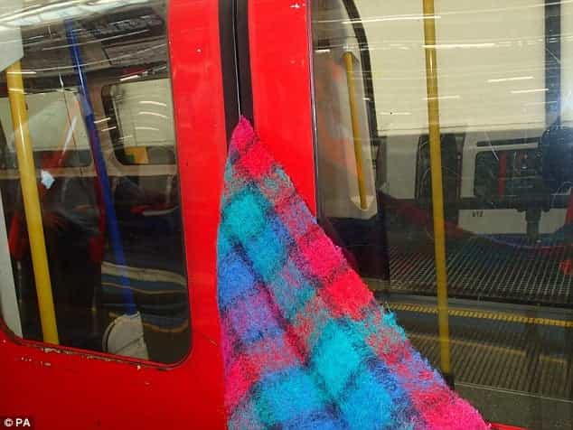 Woman Dragged Along London Tube Platform After Scarf Gets Caught In the Door Woman Dragged Along London Tube Platform After Scarf Gets Caught In the Door
