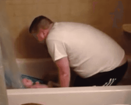 Caught Rotten! One Dad’s Super Cute Song at Bathtime is Caught on Tape Caught Rotten! One Dad’s Super Cute Song at Bathtime is Caught on Tape
