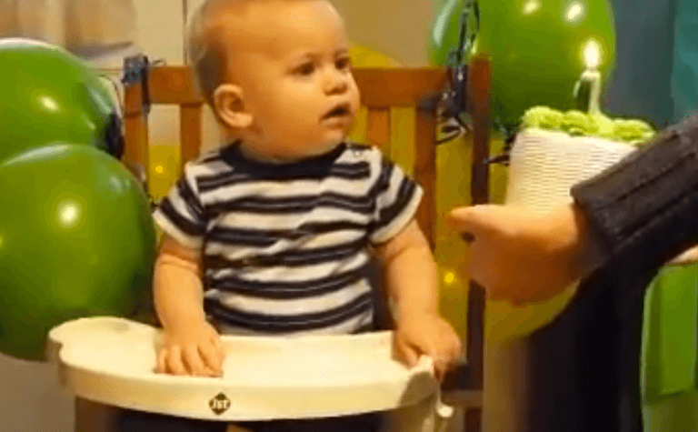 VIDEO: Baby’s First Birthday Means Faceplanting Into a Cake VIDEO: Baby’s First Birthday Means Faceplanting Into a Cake