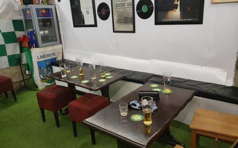 Gardaí shut down “fully operational, unlicensed bar” set up in garage in Limerick Gardaí shut down “fully operational, unlicensed bar” set up in garage in Limerick