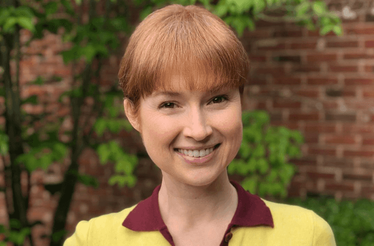 Ellie Kemper apologises for taking part in “unquestionably racist” ball Ellie Kemper apologises for taking part in “unquestionably racist” ball