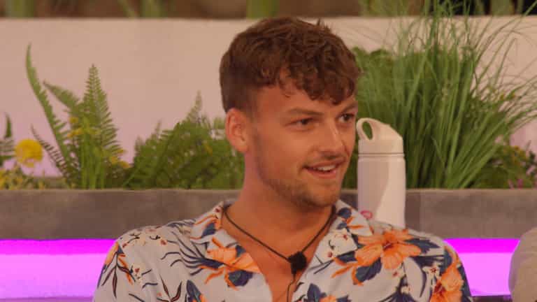 Love Island fans do some detective work to suss out why Hugo cries tonight Love Island fans do some detective work to suss out why Hugo cries tonight
