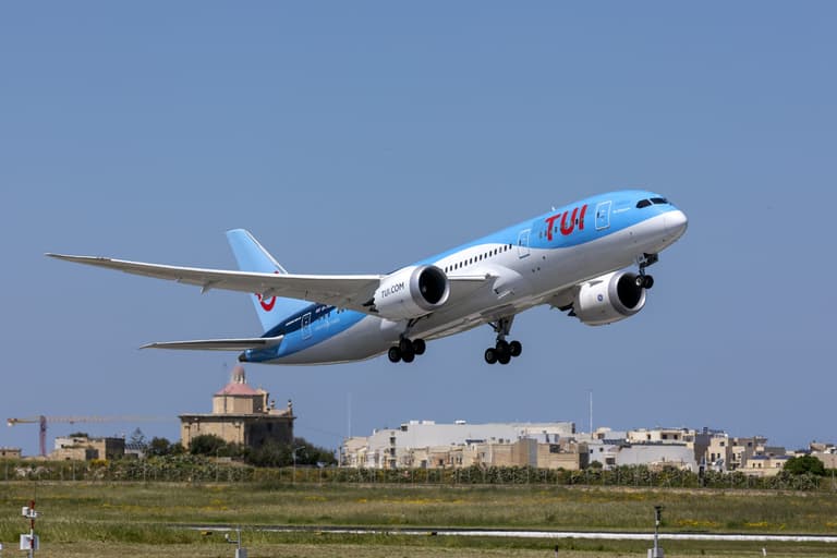 150 Irish tourists stuck in Greece after flight cancelled three times 150 Irish tourists stuck in Greece after flight cancelled three times