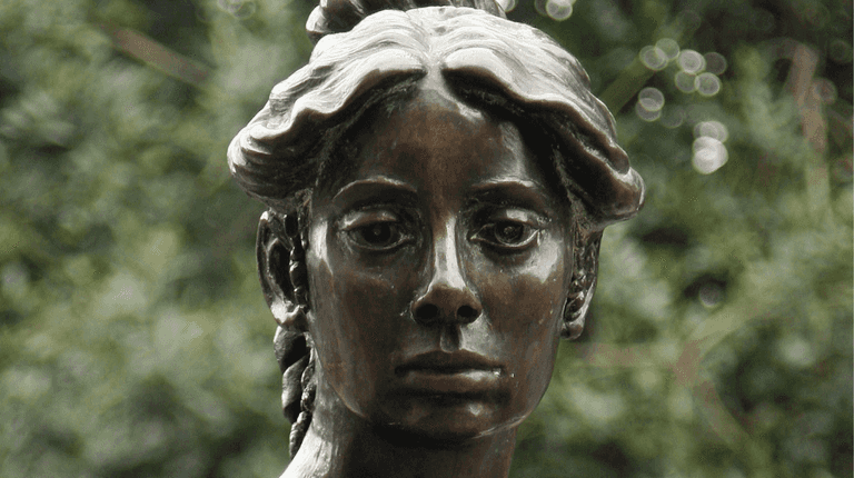 Molly Malone statue could be elevated to keep her out of reach Molly Malone statue could be elevated to keep her out of reach