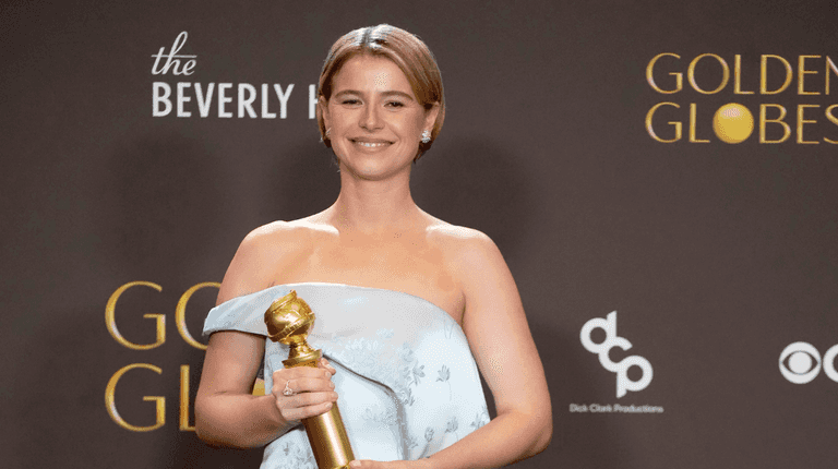 Jessie Buckley’s makeup artist reveals the perfect blush for Irish skin Jessie Buckley’s makeup artist reveals the perfect blush for Irish skin