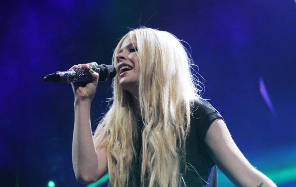 Picture: Avril Lavigne Looks Completely Different Without Her Trademark Eyeliner