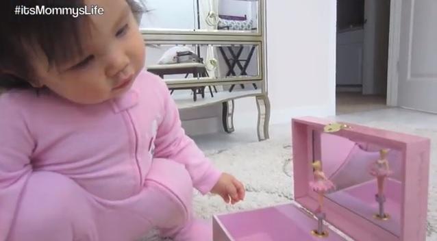 WATCH: Just Look At Her Face – This Little Girl Is Just So Happy! WATCH: Just Look At Her Face – This Little Girl Is Just So Happy!