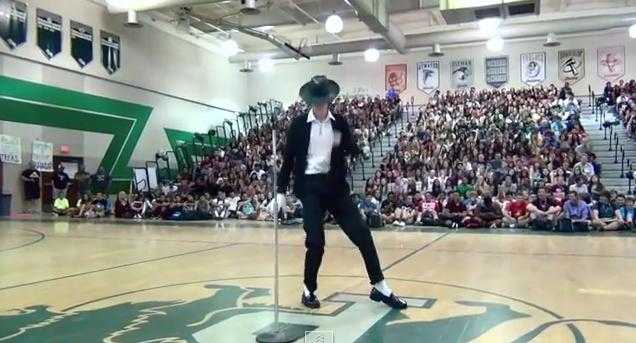 High School Student Takes The Internet By Storm With His Flawless Michael Jackson Moves High School Student Takes The Internet By Storm With His Flawless Michael Jackson Moves