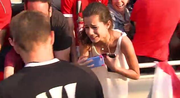 VIDEO: Meeting Steven Gerrard Sends This Fan Into A Complete Meltdown VIDEO: Meeting Steven Gerrard Sends This Fan Into A Complete Meltdown