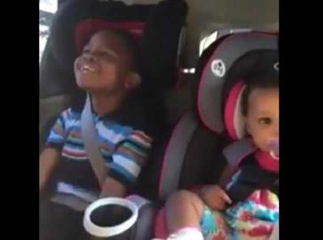 “This Is EXASPERATING!” This Kid Is Not Particularly Happy About His Mother’s Pregnancy “This Is EXASPERATING!” This Kid Is Not Particularly Happy About His Mother’s Pregnancy