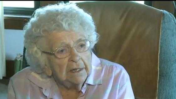 99-Year-Old Lady Makes A Dress From Scratch Every Day To Send To A Child In Need 99-Year-Old Lady Makes A Dress From Scratch Every Day To Send To A Child In Need