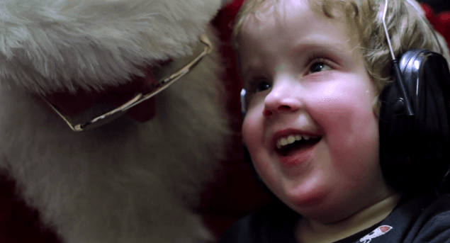 WATCH: Santa Paid A Visit To Temple Street Children’s Hospital And The Reaction Is Incredibly Heart-Warming WATCH: Santa Paid A Visit To Temple Street Children’s Hospital And The Reaction Is Incredibly Heart-Warming