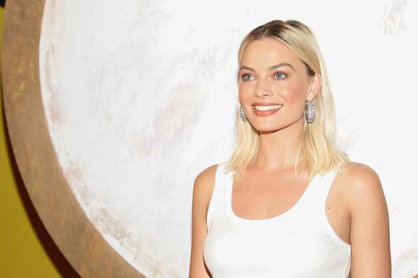 PSA: Visible roots are officially ‘in’ for summer 2020, thank God PSA: Visible roots are officially ‘in’ for summer 2020, thank God