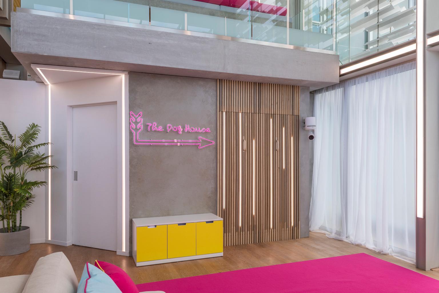 Two new boys in the villa… but all anyone can talk about is these two Islanders