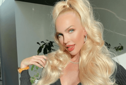 Selling Sunset star Christine Quinn launches new make-up line Selling Sunset star Christine Quinn launches new make-up line