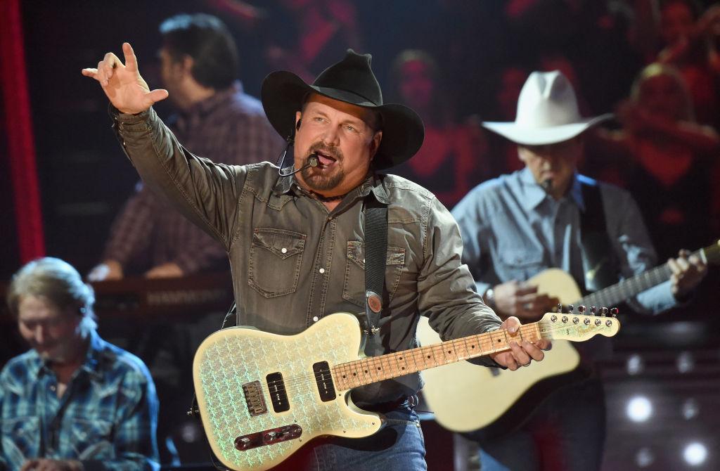 “It’s easier to get Garth Brooks tickets than a PCR test”, Dáil is told
