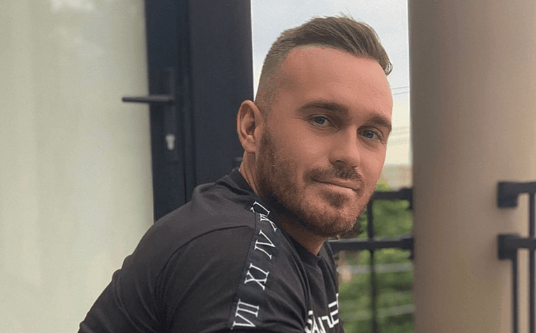 Love Island Australia star rushed to hospital after car crash Love Island Australia star rushed to hospital after car crash