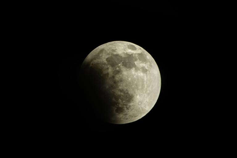 Partial lunar eclipse to be visible all over Ireland tomorrow morning Partial lunar eclipse to be visible all over Ireland tomorrow morning