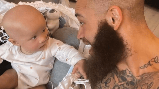 Ashley Cain decorates baby Azaylia’s grave for Christmas Ashley Cain decorates baby Azaylia’s grave for Christmas