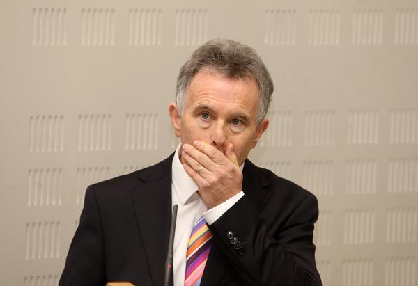 Minister apologises for saying people should “shop around” instead of complaining about cost of living Minister apologises for saying people should “shop around” instead of complaining about cost of living