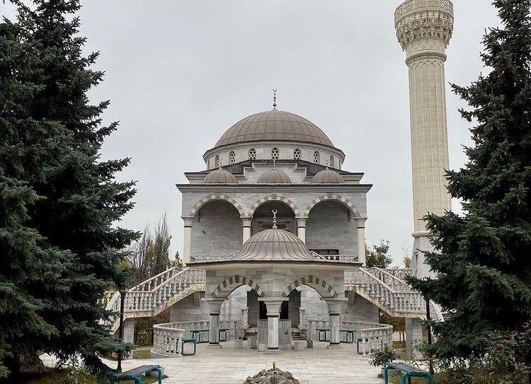 Russian forces shell mosque with “80 adults and children” inside Russian forces shell mosque with “80 adults and children” inside
