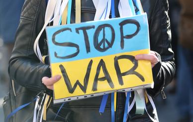 Students organise auction to raise funds for people suffering in Ukraine Students organise auction to raise funds for people suffering in Ukraine