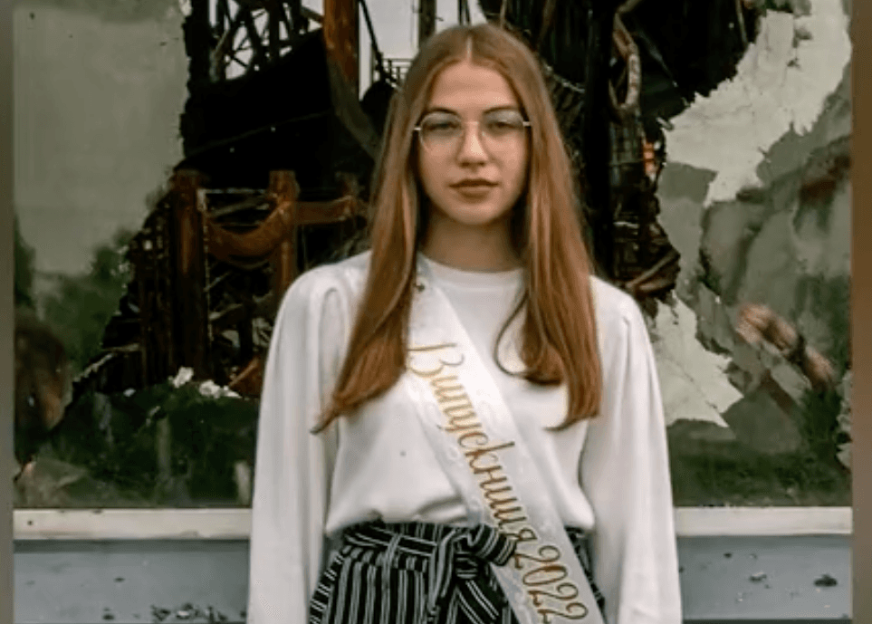 Ukrainian students pose for graduation photos among school ruins