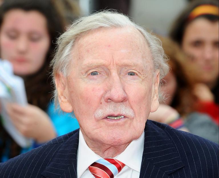 Harry Potter actor Leslie Phillips dies aged 98 Harry Potter actor Leslie Phillips dies aged 98