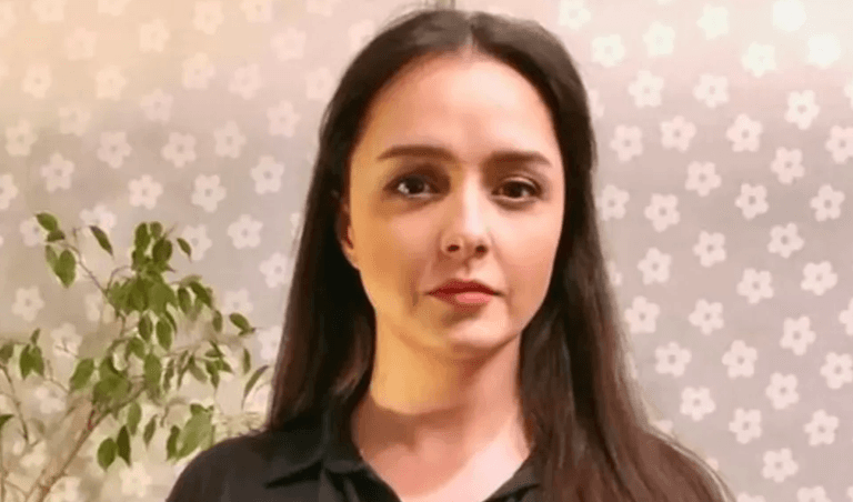 Iranian actress Taraneh Alidoosti removes headscarf in social media post Iranian actress Taraneh Alidoosti removes headscarf in social media post