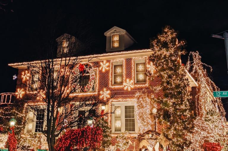 Leaving your Christmas lights up is good for your mental health Leaving your Christmas lights up is good for your mental health