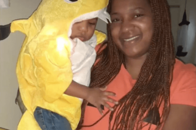 Mum and two young children freeze to death after sleeping in park Mum and two young children freeze to death after sleeping in park