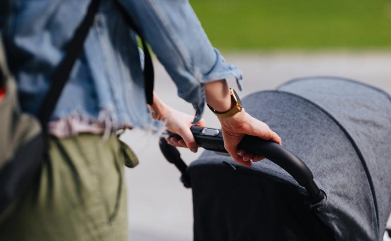 Baby dies next to mother who drank ‘two or three’ bottles of wine then fell asleep Baby dies next to mother who drank ‘two or three’ bottles of wine then fell asleep